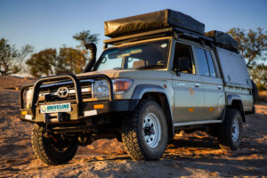 Classic series Toyota Land Cruiser in outback | Driveline Services Australia